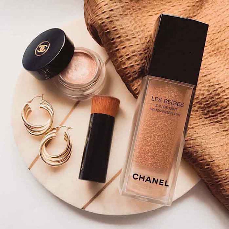 Chanel les beiges eau. Шанель les Beiges. Шанель коллекция les Beiges 2020. Chanel les Beiges свотчи. Chanel тональный крем les Beiges.